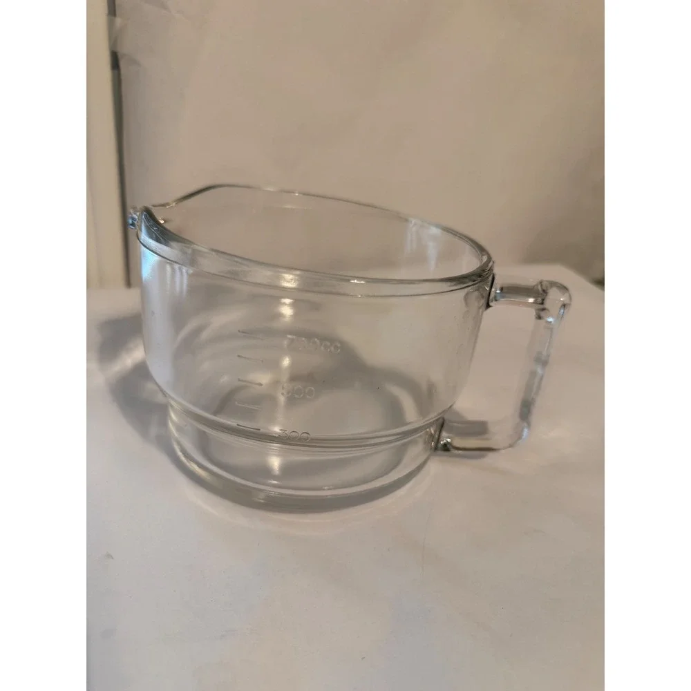 Corrupad Korea Clear Glass Measuring Cup 700cc with Handle and Spout Utilitarian